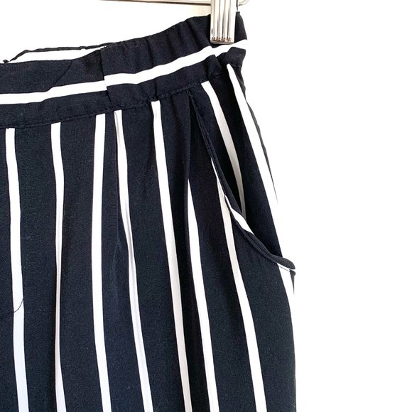 Forever 21 | Black with White Strips Trouser - Picture 4 of 5